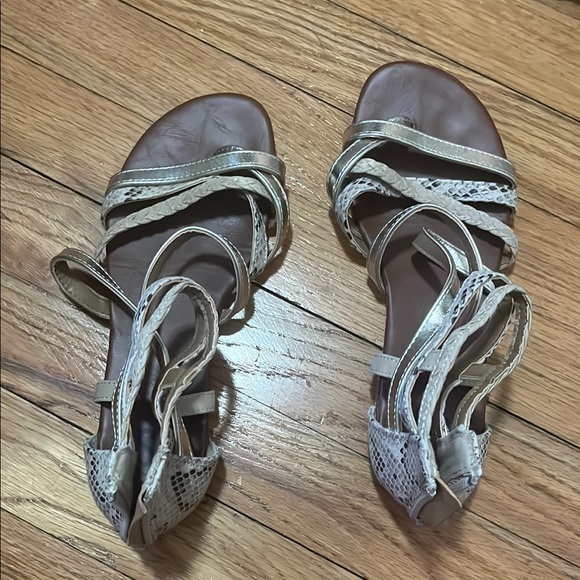 Sandals - Picture 1 of 4